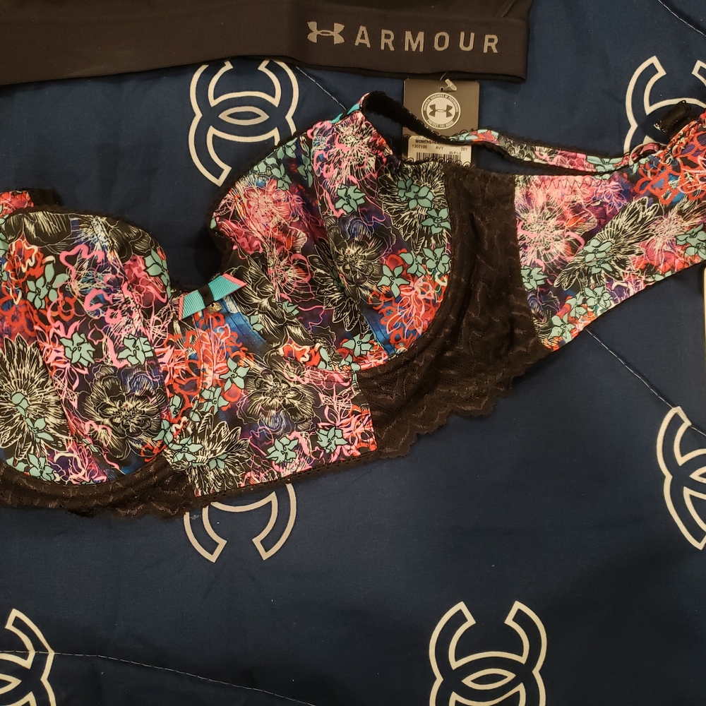 Under Armour Women's Floral Lace Bra - Multicolor